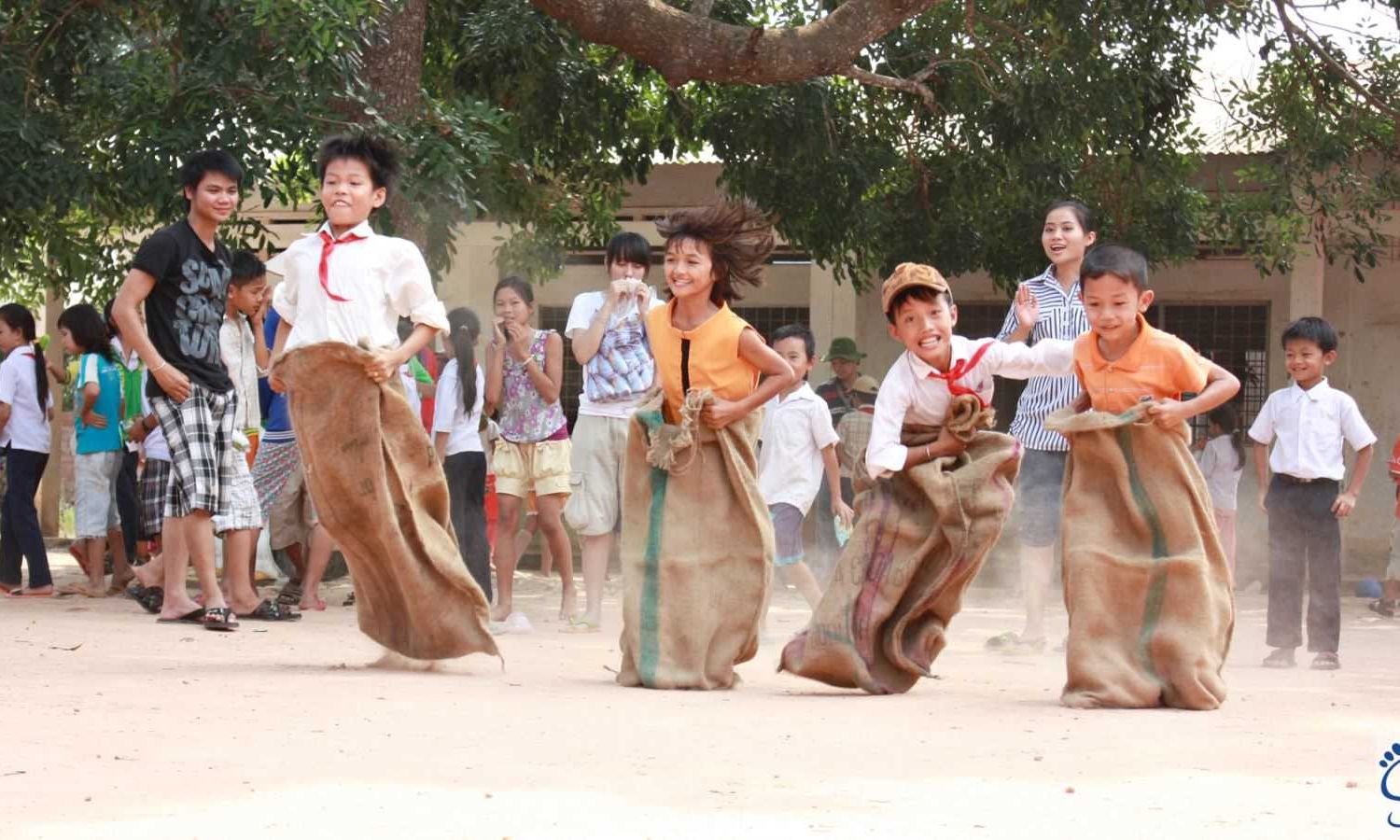 BƯỚC CHÂN TÌNH NGUYỆN 2011