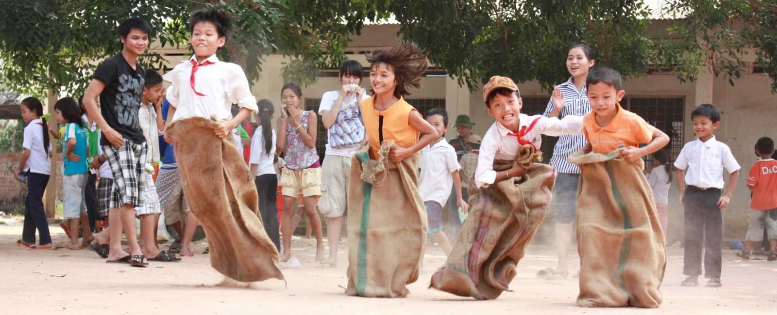 BƯỚC CHÂN TÌNH NGUYỆN 2011