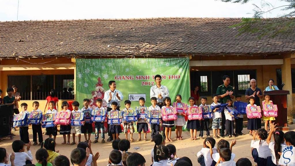 GIÁNG SINH TUỔI THƠ 2012 0